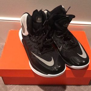 Nike Women’s Prime Hype DF II size 6